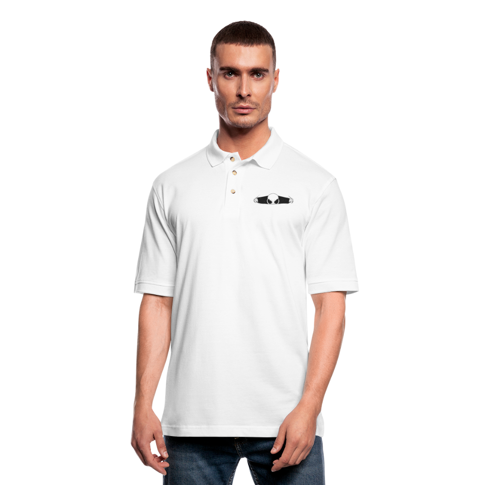 Peeking Alien Men's Pique Polo Shirt - white