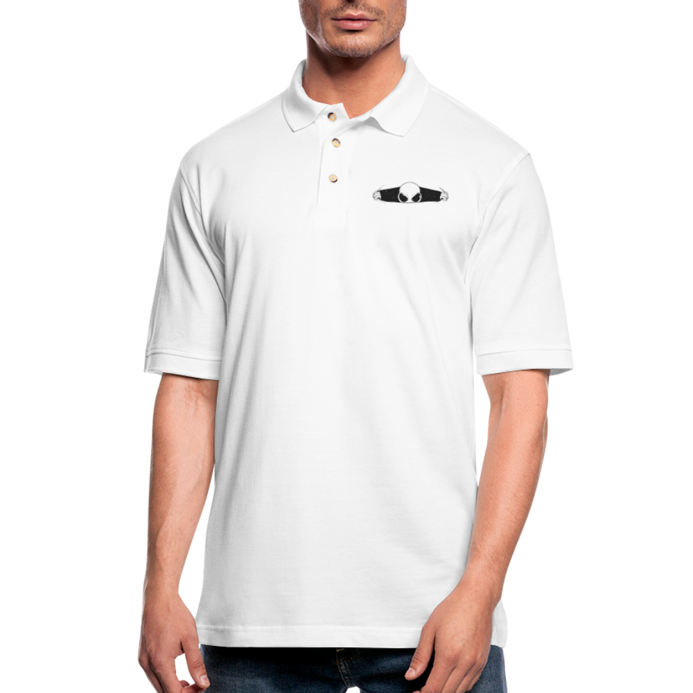 Peeking Alien Men's Pique Polo Shirt - white