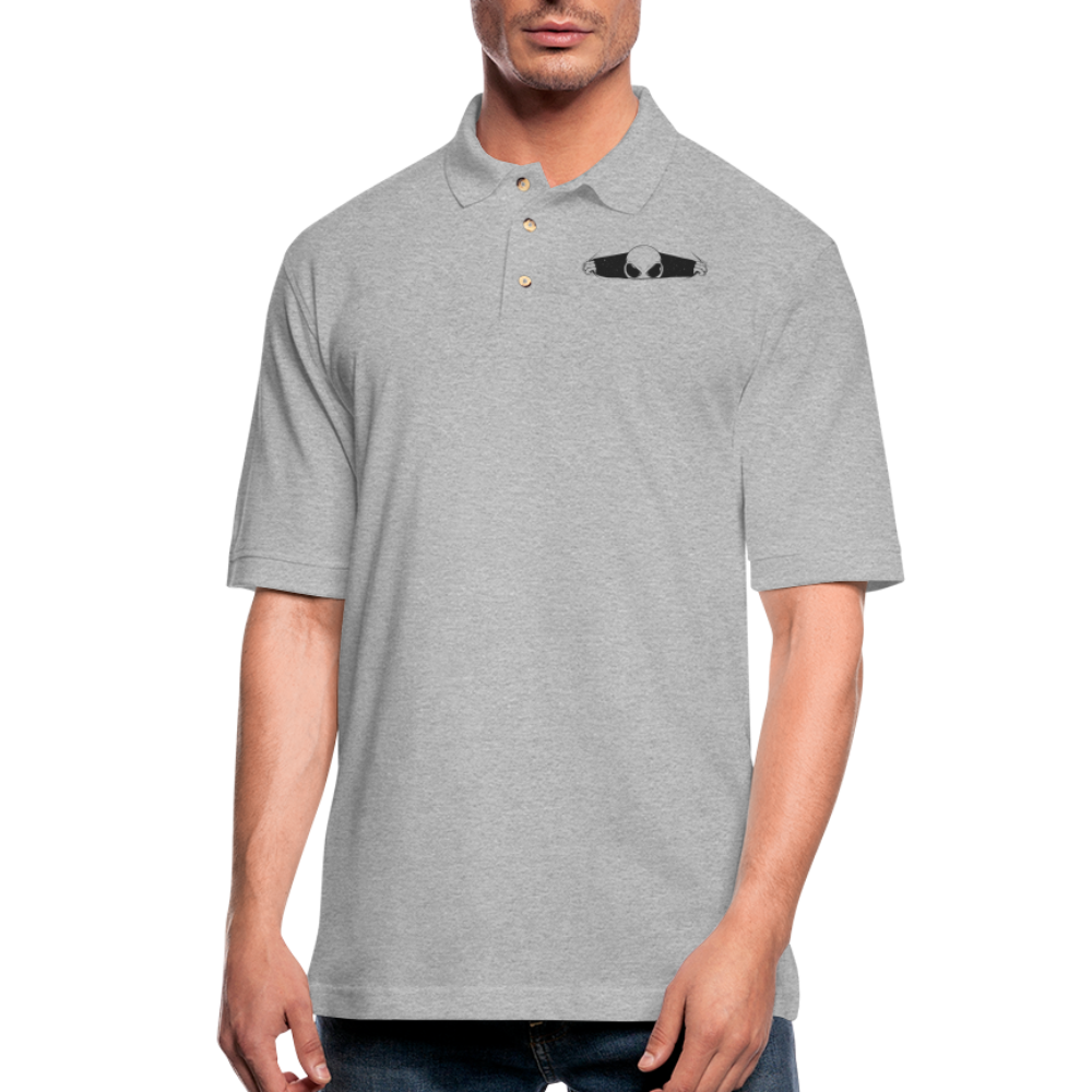 Peeking Grey Alien Men's Pique Polo Shirt - heather gray